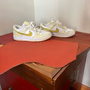 Unique Nike Women's Sneakers White and Yellow